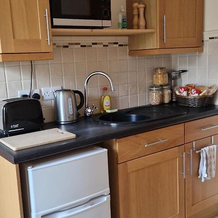 Rough Close Quiet, Cosy Annexe Room מראה חיצוני תמונה
