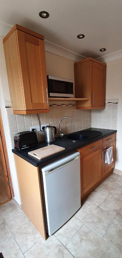 Rough Close Quiet, Cosy Annexe Room מראה חיצוני תמונה